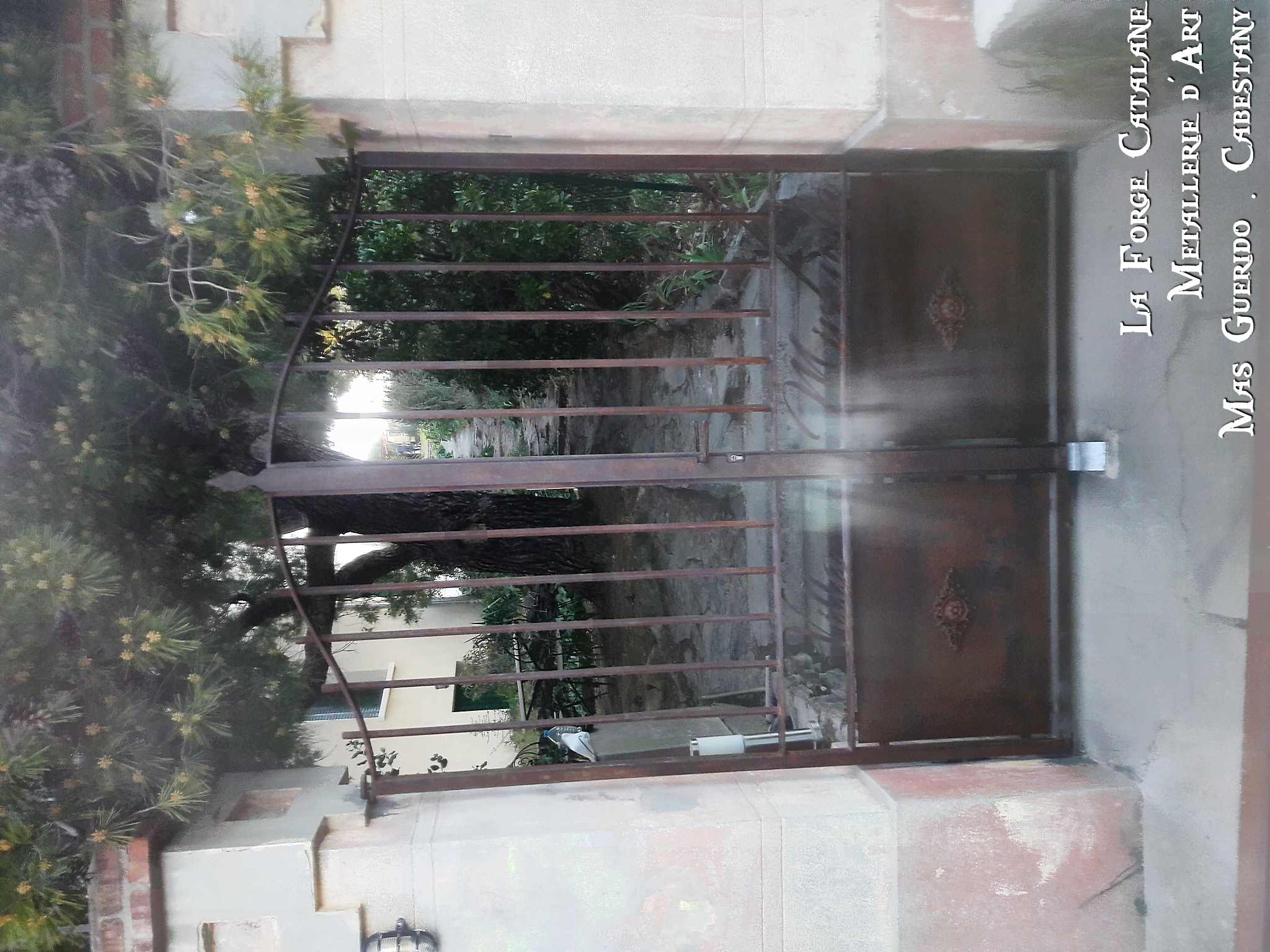 portillon 2 vantaux cintre lettrage en  decoupe laser palmettes fonte forge catalane.jpg